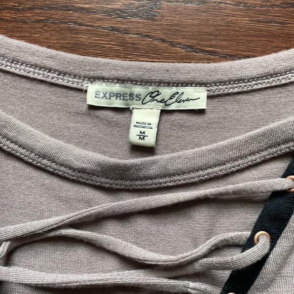 Express One Eleven T Shirt - Picture 2 of 7